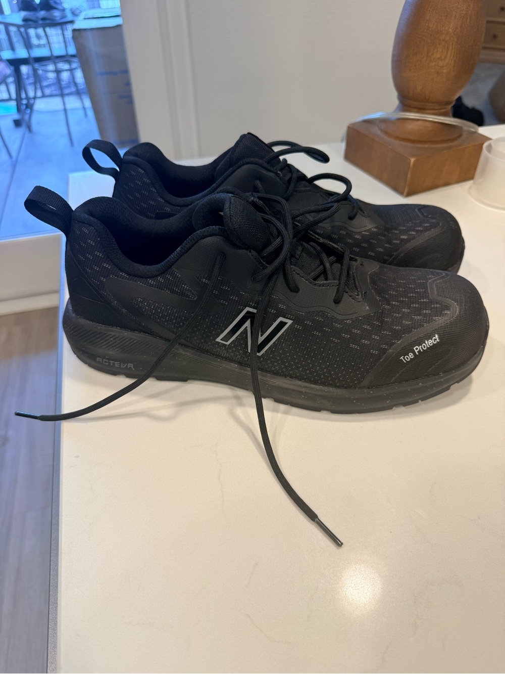 New Balance Men's Black Athletic Safety Sneakers